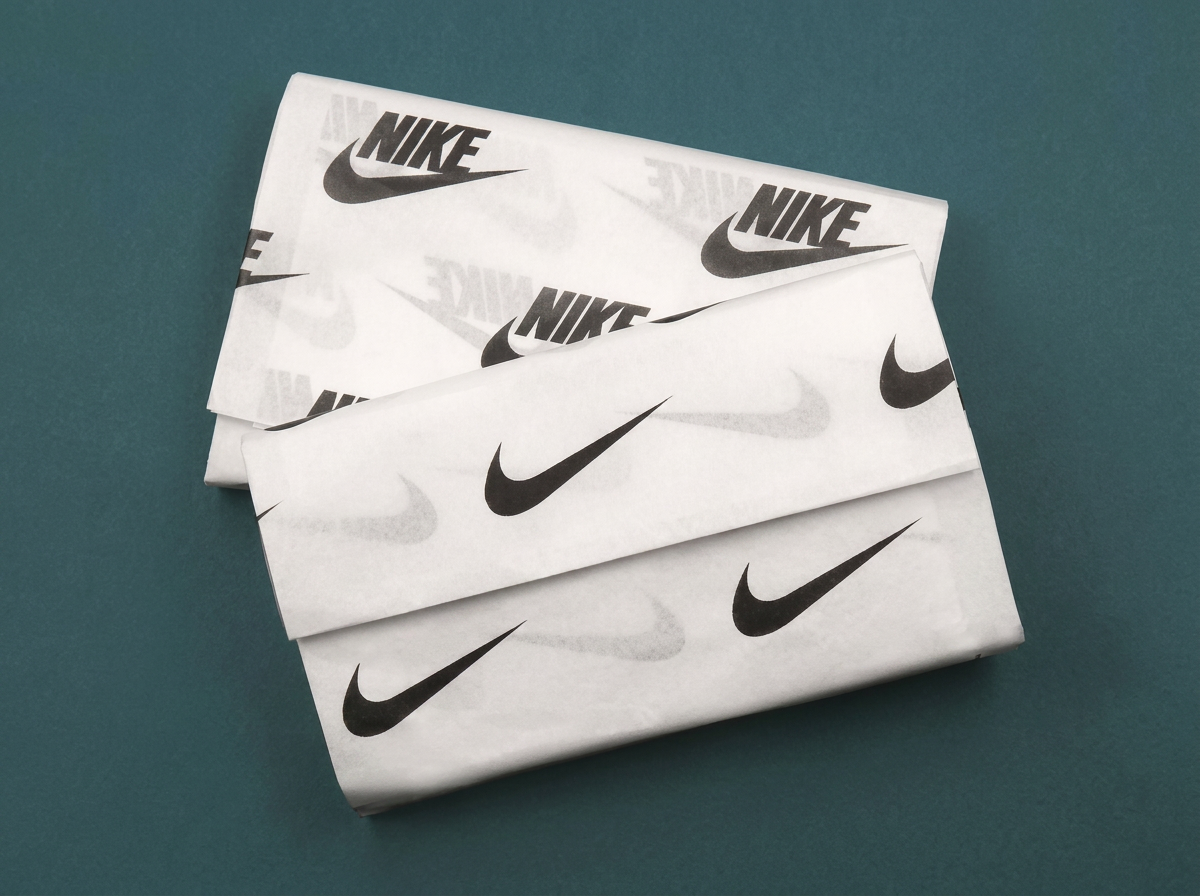 Custom printed tissue paper quality inspection showing UK fast 7-day turnaround production